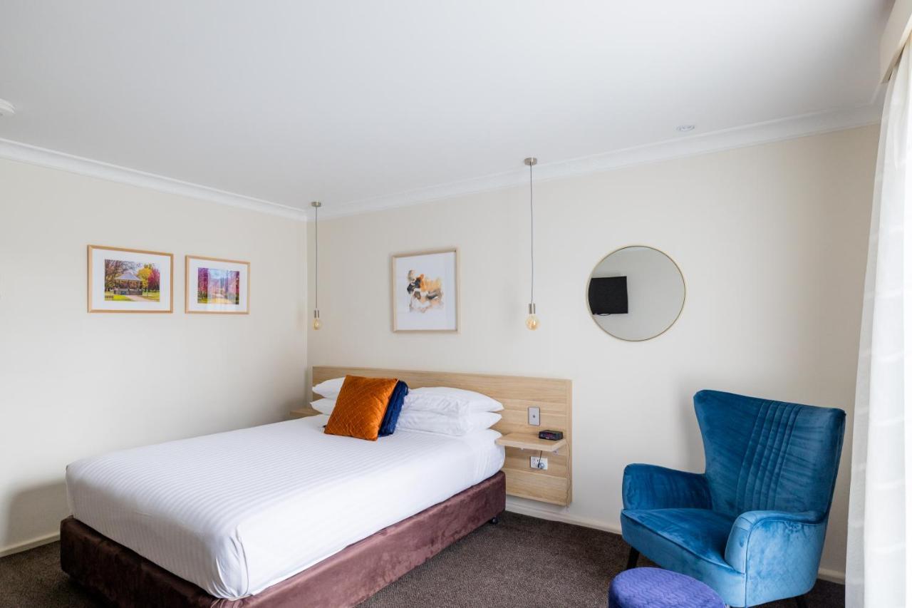 Motel Caleula Motor Orange