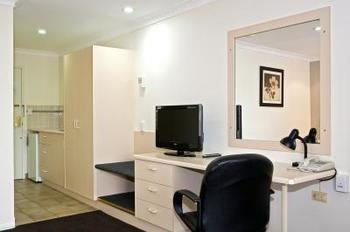 Motel Caleula Motor Orange
